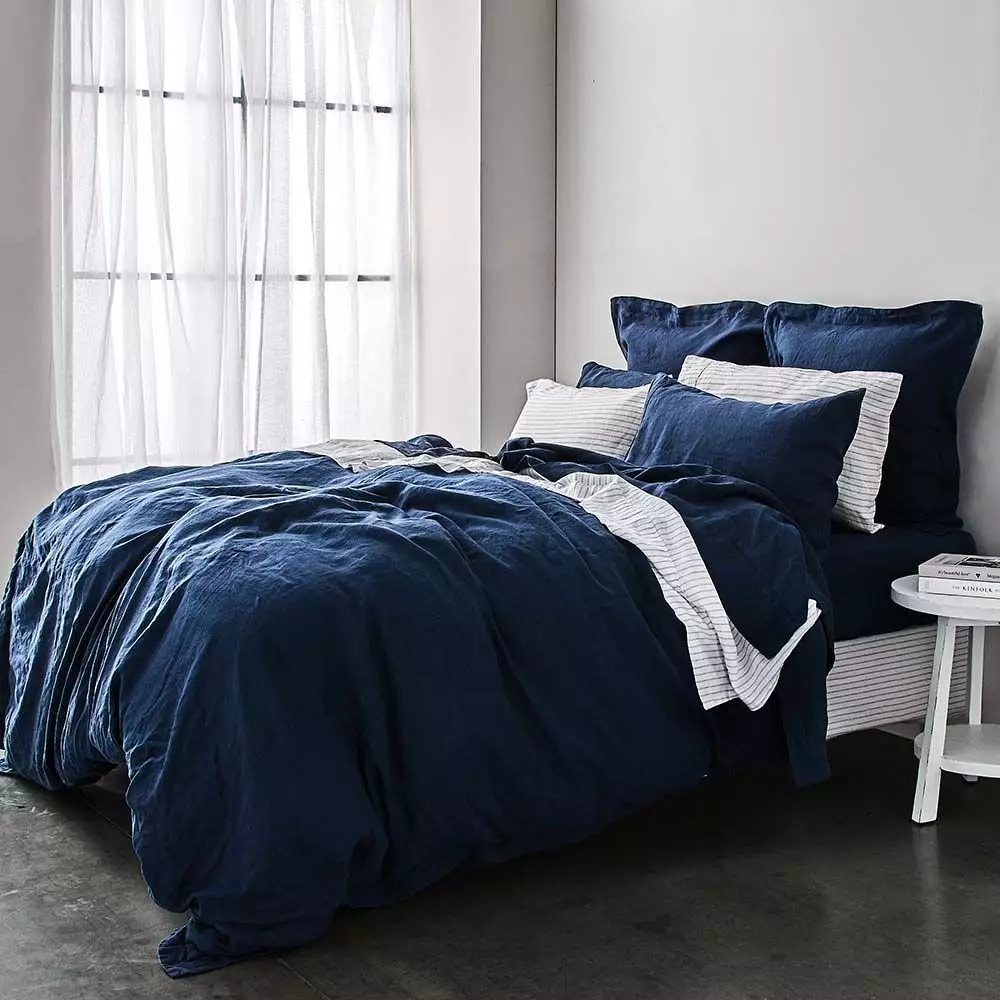 Antwerp Linen Flat Sheet - Navy 4 Antwerp Linen Flat Sheet - Navy - Image 4