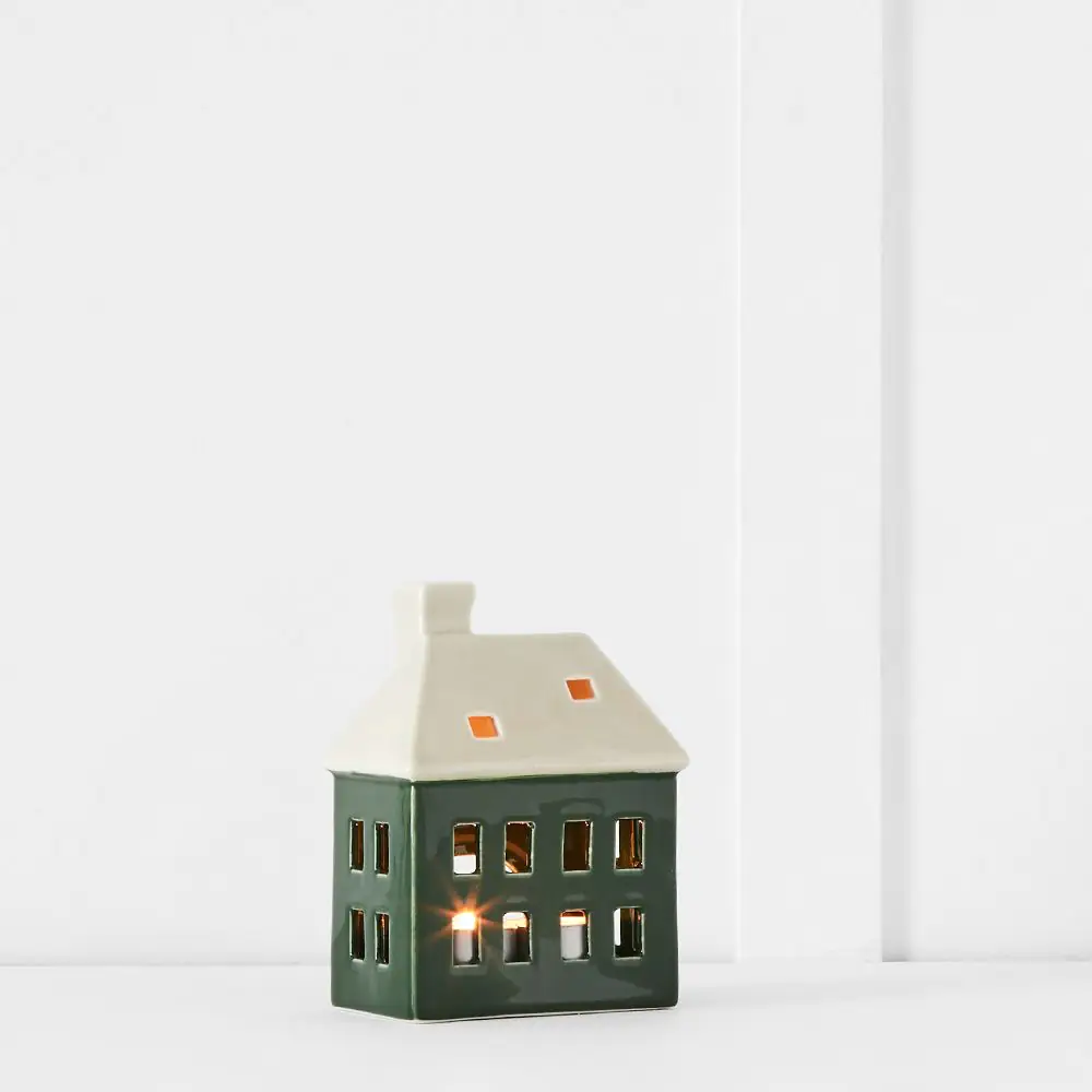 Festive Cottage Decoration 1 Festive Cottage Decoration