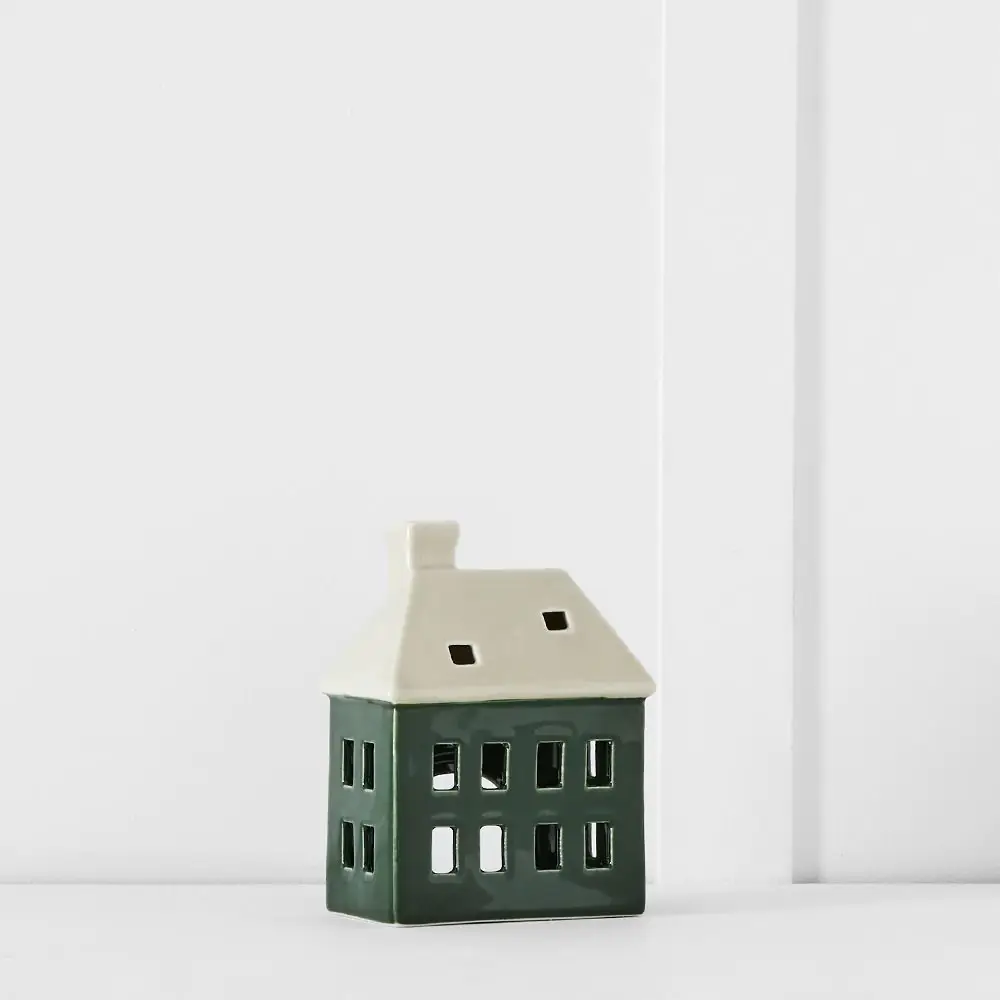 Festive Cottage Decoration 2 Festive Cottage Decoration - Image 2